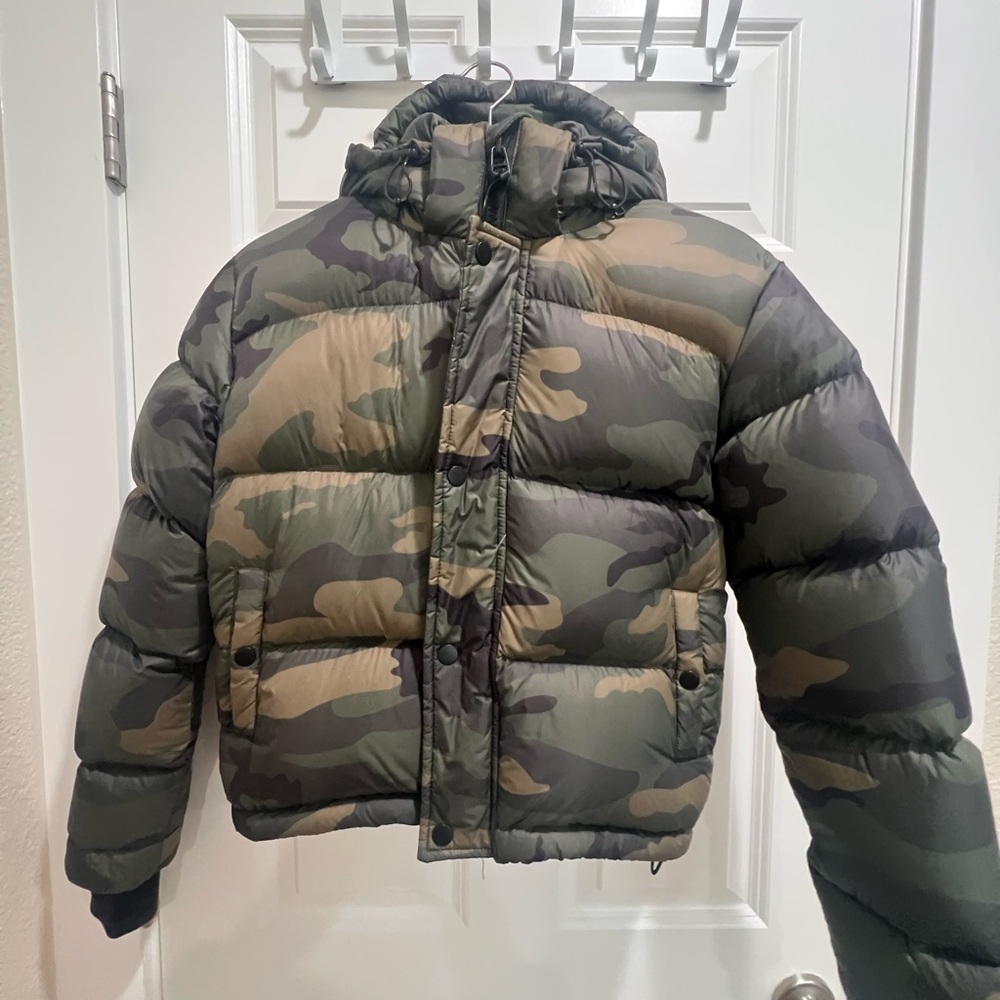 TNA / Aritzia Camouflage Puffer Jacket 3XS